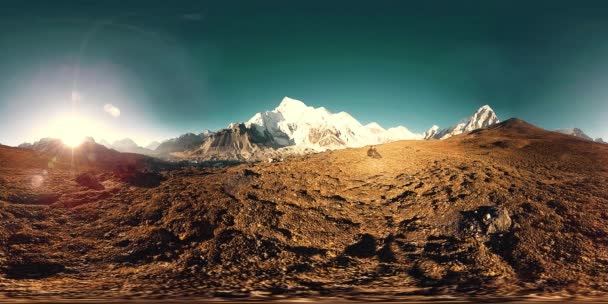 360 vr panoramic view of sunset over Kala Patthar. Mount Everest and Khumbu valley, Nepal of the Himalayas. Gorak Shep — Stock Video