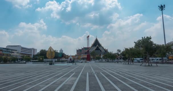 Timelapse di Wat Suthat Tempio, vista da Larn Kon Mueng. Bangkok, Thailandia. NOV 21, 2018 — Video Stock