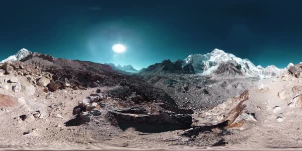 360 v van het Everest Basiskamp op de Khumbu gletsjer. Khumbu vallei, Sagarmatha nationaal park, Nepal van de Himalaya. EBC track route bij Gorak Shep. — Stockvideo