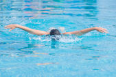 lány pillangó körvonalstílus úszás