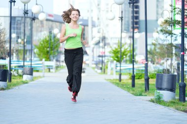 kadın şehir sokak Park'ta jogging.
