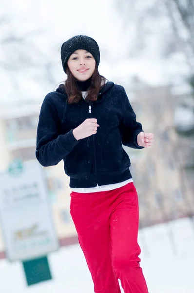 Girl running on cold winter day — Stock Photo, Image