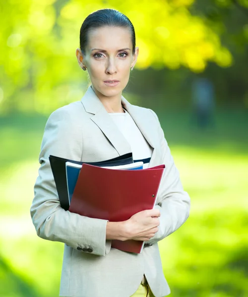 Business woman with paper folder — Stock Photo, Image