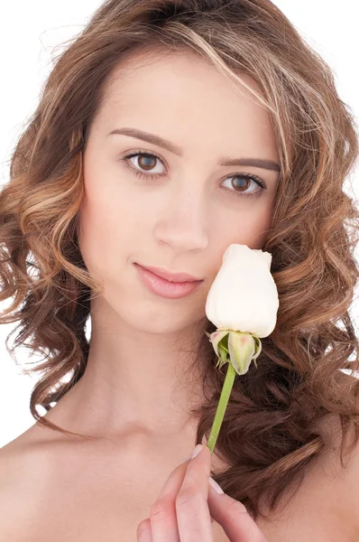 Όμορφη κοπέλα με λευκό ροδαλό λουλούδι — Φωτογραφία Αρχείου