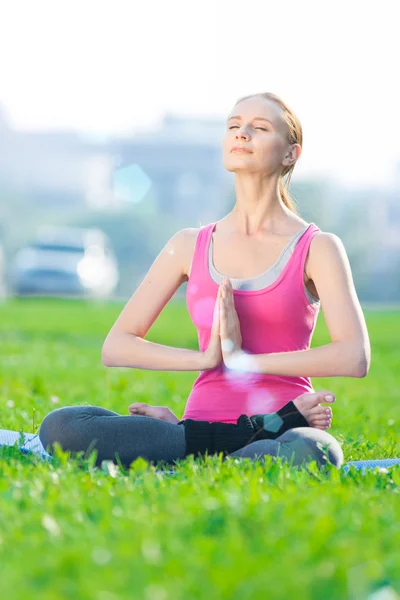 Woman doing fitness exercise yoga — Stock Photo, Image