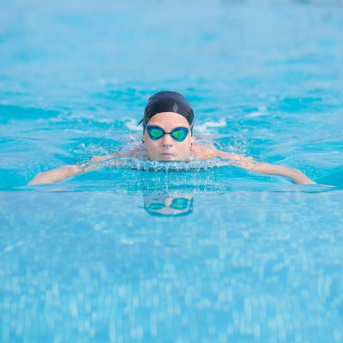 genç kız kelebek kontur stili Yüzme