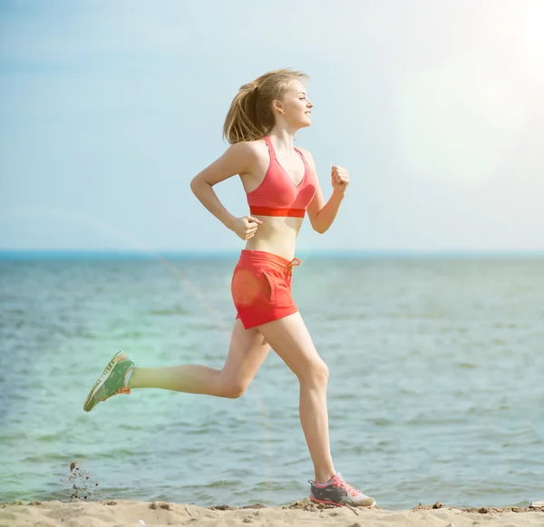 Lady draait op het strand Rechtenvrije Stockfoto's