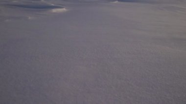 Arctic kar fırtınası. Donmuş kar sürüklenir.