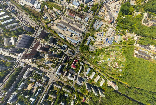 다운 타운의 공중 전망입니다. 교차로, 주택, 건물 및 공원. — 스톡 사진