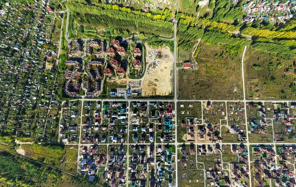 Aerial view of downtown. Crossroads, houses, buildings and parks. — Stock Photo, Image