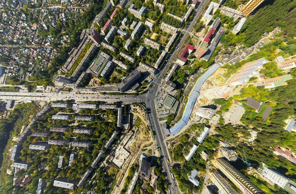 Vista aerea del centro. Crocevia, case, edifici e parchi . — Foto Stock