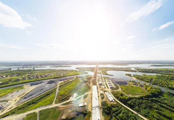 Luchtfoto van het centrum. Kruispunt, huizen, gebouwen en parken. — Stockfoto