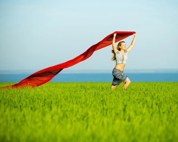 Young happy woman in wheat field with fabric. Summer lifestyle — Stock Photo, Image