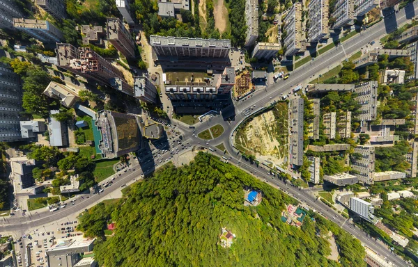 Vista aerea del centro. Crocevia, case, edifici e parchi . — Foto Stock