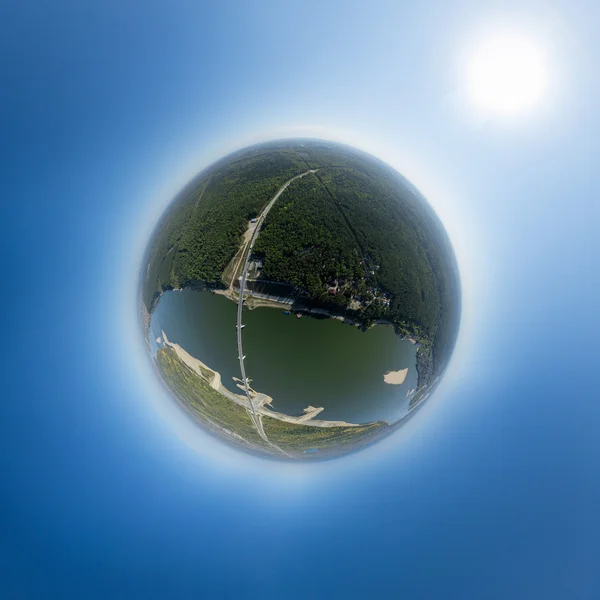 Luchtfoto van het centrum. Kruispunt, huizen, gebouwen en parken. Kleine planeet bol. — Stockfoto