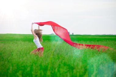 Genç Bayan runing doku yeşil alanı ile. Kadın eşarp ile.