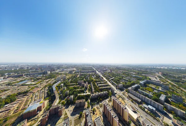 Luftaufnahme der Innenstadt. Kreuzungen, Häuser, Gebäude und Parks. — Stockfoto