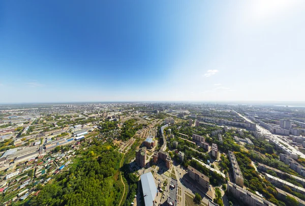 Vista aérea del centro. Encrucijada, casas, edificios y parques . — Foto de Stock