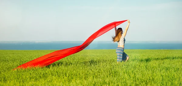 Young happy woman in wheat field with fabric. Summer lifestyle — Stock Photo, Image