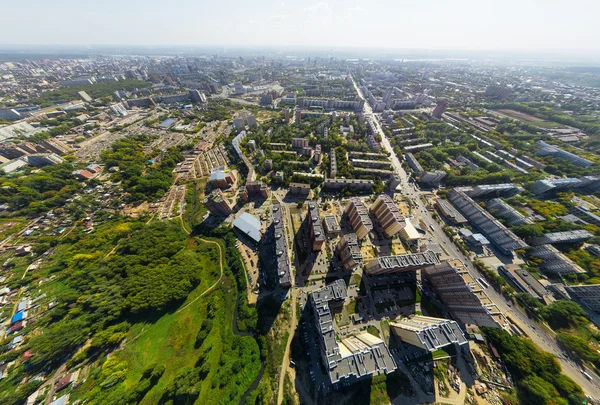 ダウンタウンの空撮。岐路に立って、家、建物および公園. — ストック写真