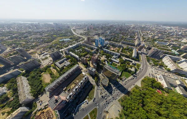 Vista aérea del centro. Encrucijada, casas, edificios y parques . —  Fotos de Stock