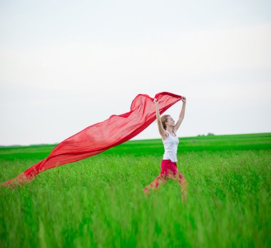 Genç Bayan runing doku yeşil alanı ile. Kadın eşarp ile.