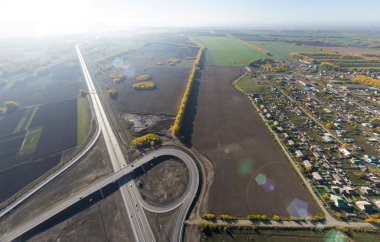 Hava yolu Kavşağı, Viyadük. Crossroads park yerleri, köprüler görüntüleyin. Helikopter vurdu. Panoramik görüntü.