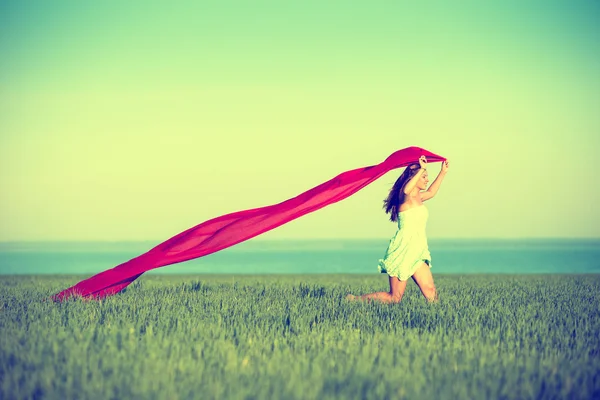 Young happy woman in wheat field with fabric. Summer lifestyle — Stock Photo, Image