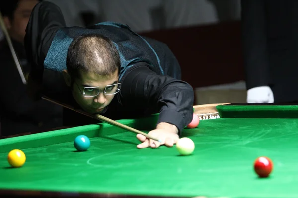 Bangkok, Tailândia SEP 2: Ehsan Hydarinezhad do Irã participa de um Campeonato Mundial de Seis Vermelhos de Sangsom 2014 no Montien Riverside Hotel em 2 de setembro de 2014 em Bangkok, Tailândia . — Fotografia de Stock