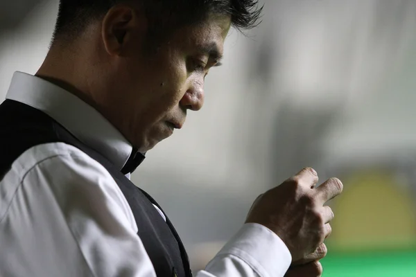 Bangkok, Thailand - SEP 2: Hung Chung Ming of Chinese Taipei participates in a Sangsom Six-red World Championship 2014 at Montien Riverside Hotel on September 2, 2014 in Bangkok, Thailand . — стоковое фото