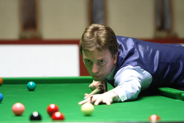 Bangkok, Thailand - SEP 2:Ken Doherty of Ireland participates in a Sangsom Six-red World Championship 2014 at Montien Riverside Hotel on September 2, 2014 in Bangkok, Thailand. — Stock Photo, Image