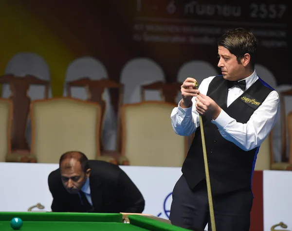 Bangkok, Tailandia - SEP 4: Matthew Stevens de Gales en acción durante Sangsom Six-red World Championship 2014 en Montien Riverside Hotel el 4 de septiembre de 2014 en Bangkok, Tailandia . — Foto de Stock