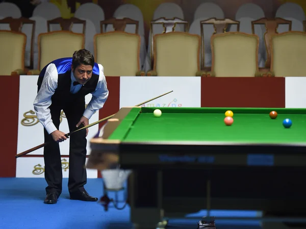 Bangkok, thailand - sep 4:matthew stevens van wales in actie tijdens de sangsom zes-rood world championship 2014 in Neda riverside hotel op 4 september 2014 in bangkok, thailand. — Stockfoto