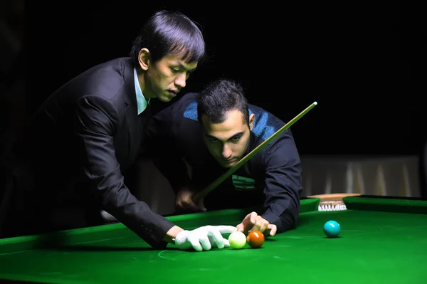 Bangkok, Tailandia - SEP 5: Hossein Vafaei Ayouriof Iran en acción durante el Campeonato Mundial Sangsom Six-red 2014 en Montien Riverside Hotel el 5 de septiembre de 2014 en Bangkok, Tailandia . — Foto de Stock