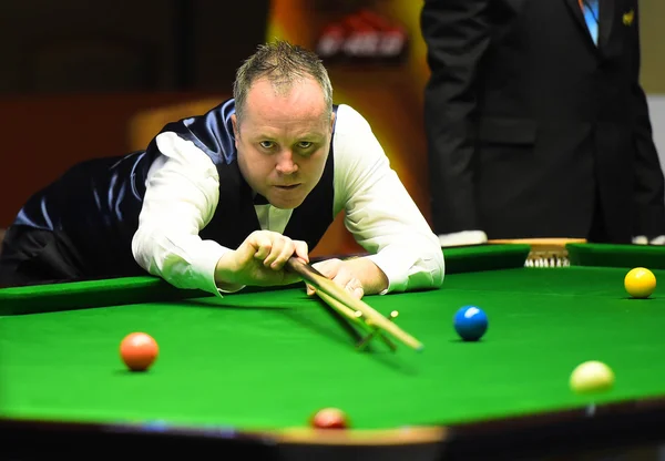 Bangkok, Thailand - SEP 5:John Higgins of Scotland in action during Sangsom Six-red World Championship 2014 at Montien Riverside Hotel on September 5, 2014 in Bangkok, Thailand. — Stock Photo, Image