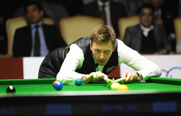 Bangkok, Thailand - SEP 6:Ricky Walden of England in action during the final match Sangsom Six-red World Championship 2014 at Montien Riverside Hotel on September 6, 2014 in Bangkok, Thailand. — Stock Photo, Image