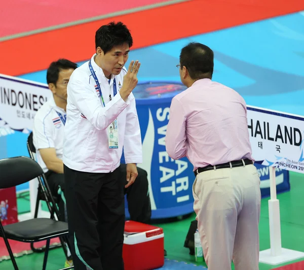 Choi Young Seok entraîneur-chef de la Thaïlande — Photo