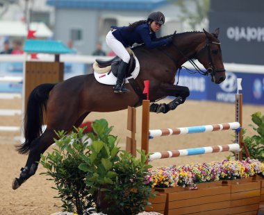 Yen Tung Catherine Marissa Singapur çiğnemek