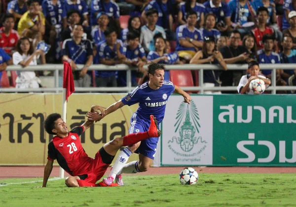 BANGKOK - 30 DE MAYO: César Azpilicueta de Chelsea en acción durante S —  Fotos de Stock