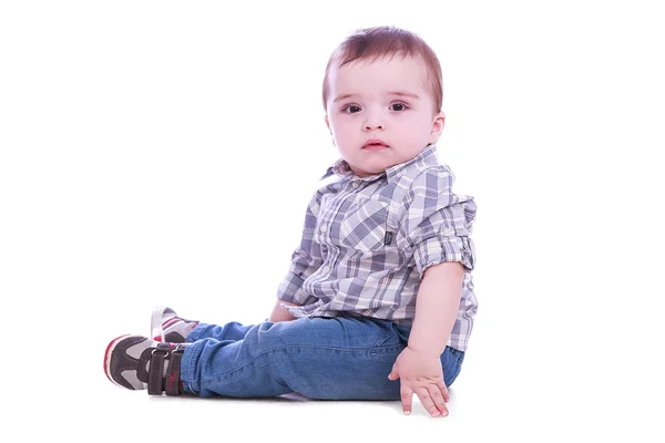 Retrato de menino pequeno em calças azuis — Fotografia de Stock