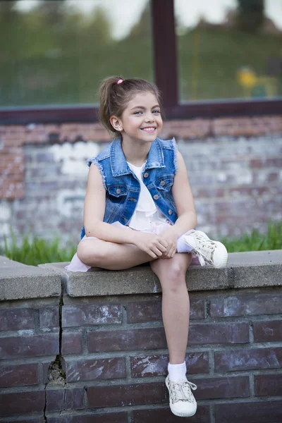 Portrét malé krásné dívky — Stock fotografie