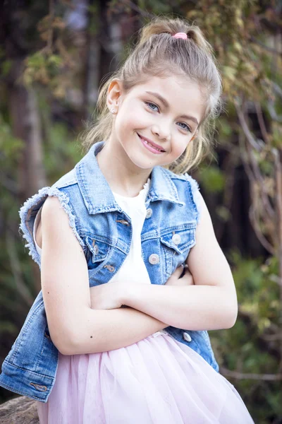 Retrato de menina bonita — Fotografia de Stock