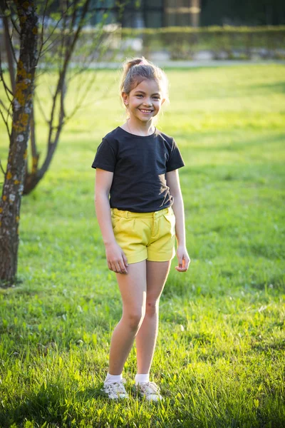 Retrato de menina bonita — Fotografia de Stock