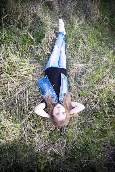 Retrato de hermosa chica — Foto de Stock