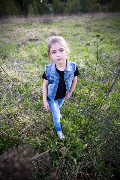 Retrato de menina bonita — Fotografia de Stock