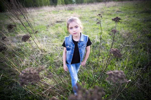 Retrato de menina bonita — Fotografia de Stock