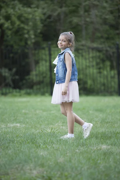 Portrait of beautiful girl — Stock Photo, Image