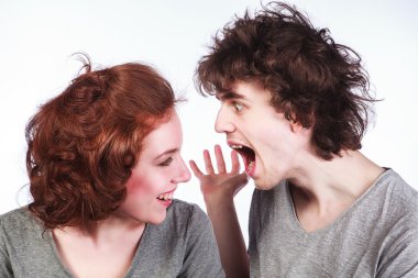 Güzel genç bir çiftin portresi.