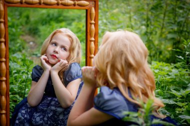 güzel küçük kız portresi