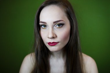 Güzel bir genç kızın portresi.